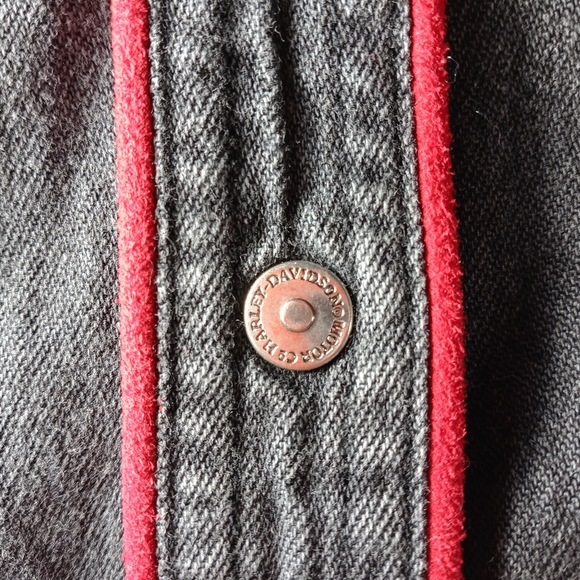 Genuine Harley Davidson Women's button down size L - Picture 3 of 5